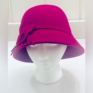 Women’s Fuchsia Cloche Bucket Hat w/ Flower Detail 100% Wool Excellent Condition